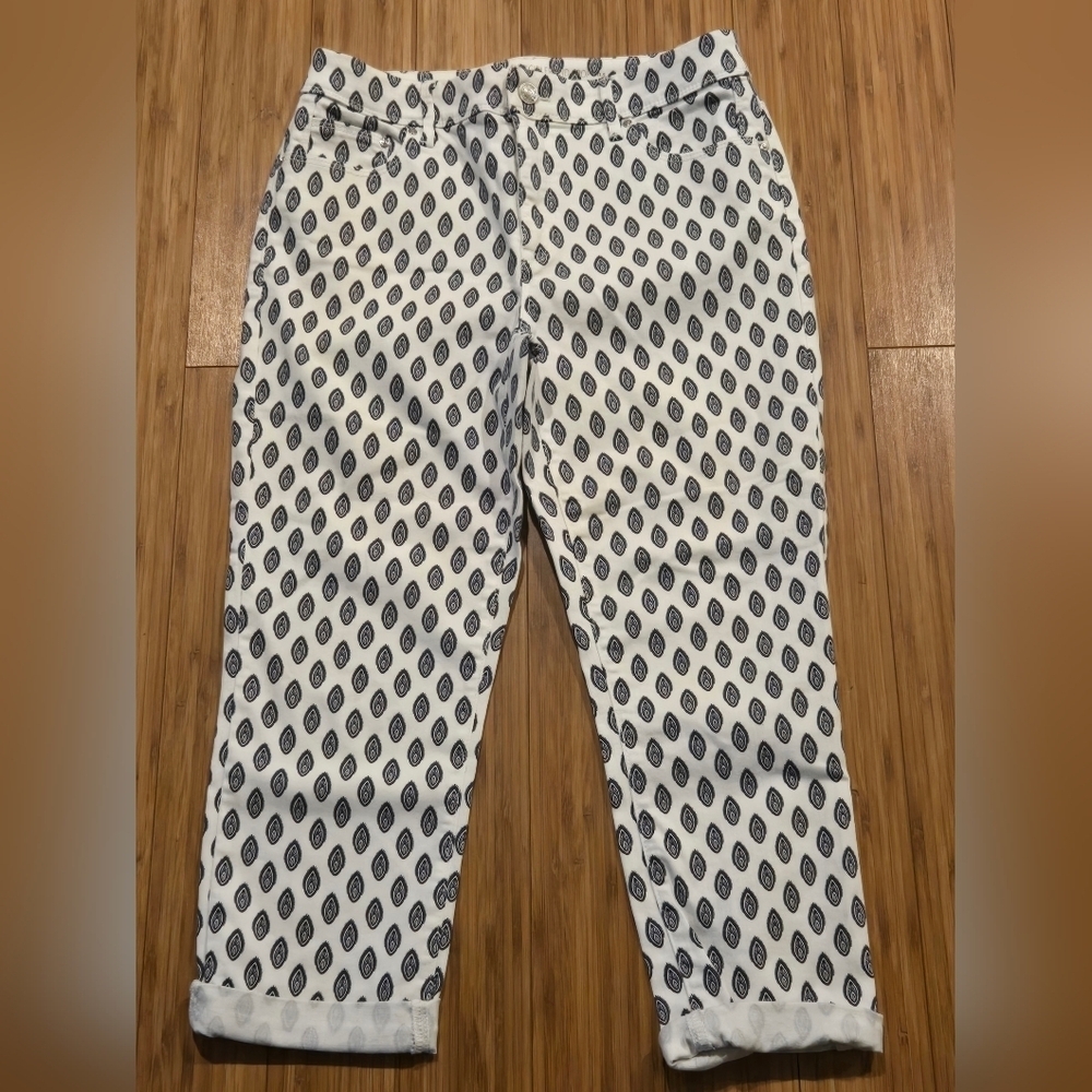 NWOT Chicos Patterned Pants